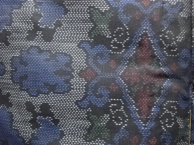 アンティーク　花模様織出し本場泥大島紬着物